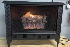 Gas fireplace insert with logs and steady flame