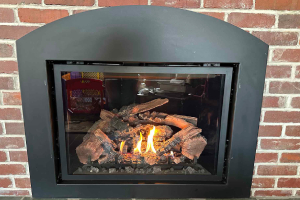 Curved-top fireplace insert with glowing logs